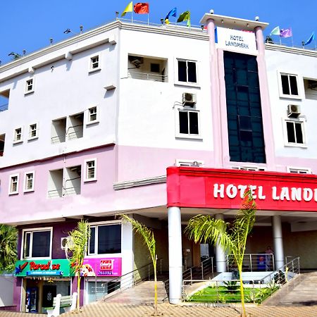 Hotel Landmark Bhubaneswar Esterno foto