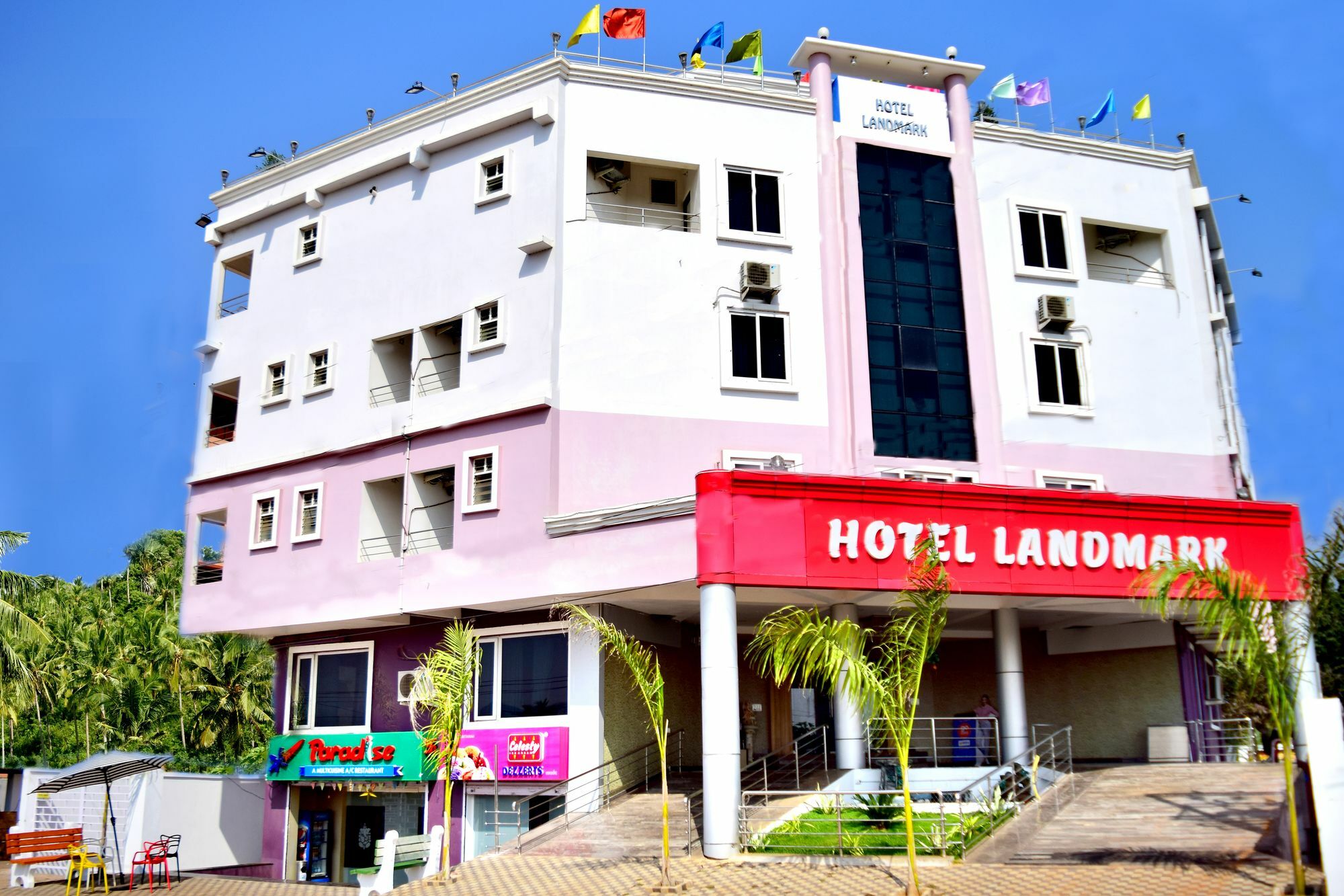 Hotel Landmark Bhubaneswar Esterno foto